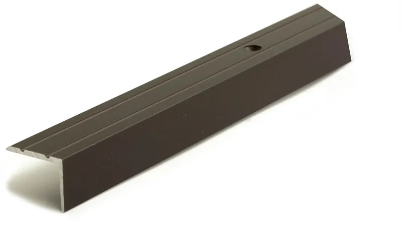 TRAPPKANTSLIST A36 BRUN 200CM 20X25MM