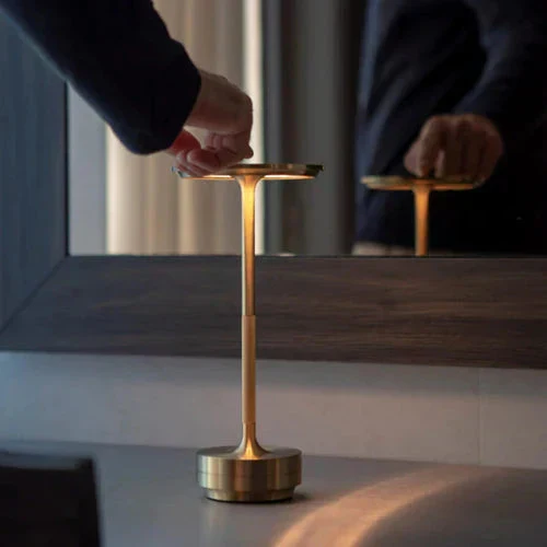Bordslampa Guld Trådlös LED för Inomhusbruk
