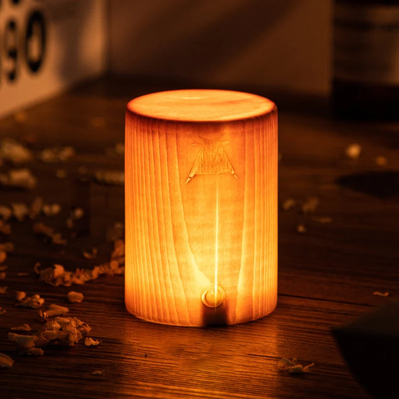 Bordslampa med touchkontroll i träfinish