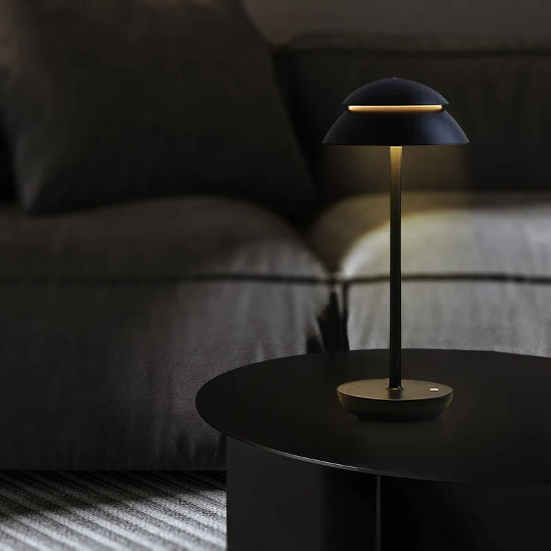 Bordslampa med beröringskontroll och LED-lampa