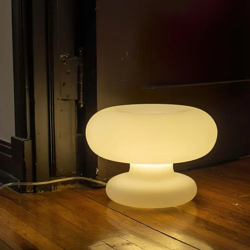 Bordslampa med frostat glas mjukt sken
