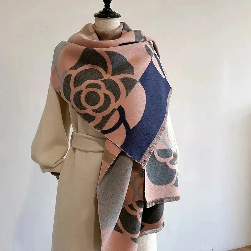 Dobbelt-sidet damehalstørklæde med elegant blomsterdesign