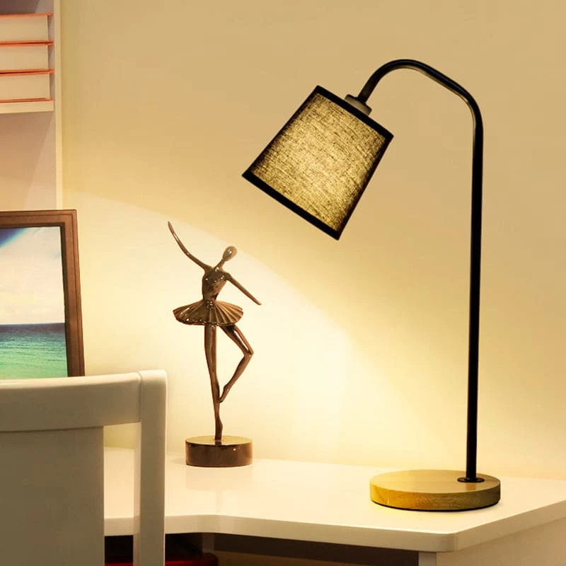 Moderne Kegleformet Bordlampe til Stilfuld Belysning