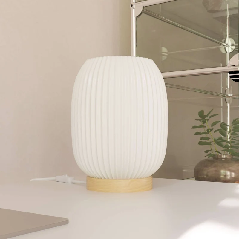 Elegant Natlampe i Rillet Keramik med Træbase