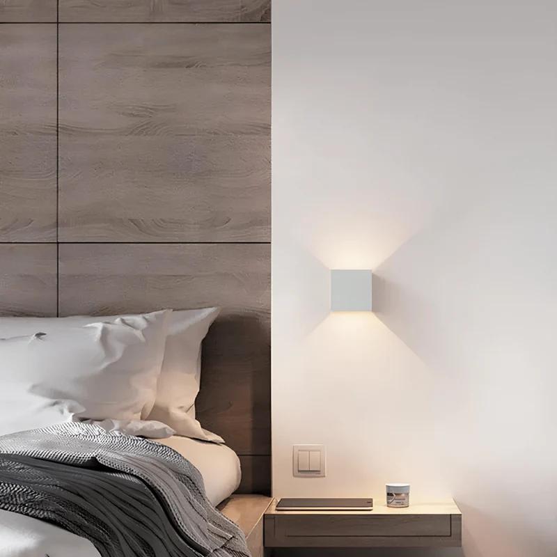 Elegant LED-væglampe med sensor for automatisk belysning