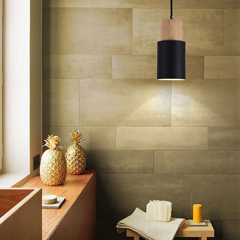 Elegant Træpendel i Sort – Moderne Cylinderdesign