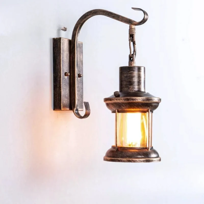 Klassisk Væglampe med Glas - Tidløs Elegance og Funktionalitet