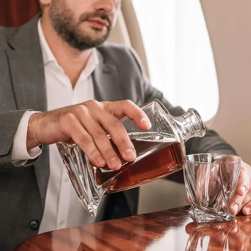 Eksklusivt Whiskysæt med Krystal Karaffel og Sten