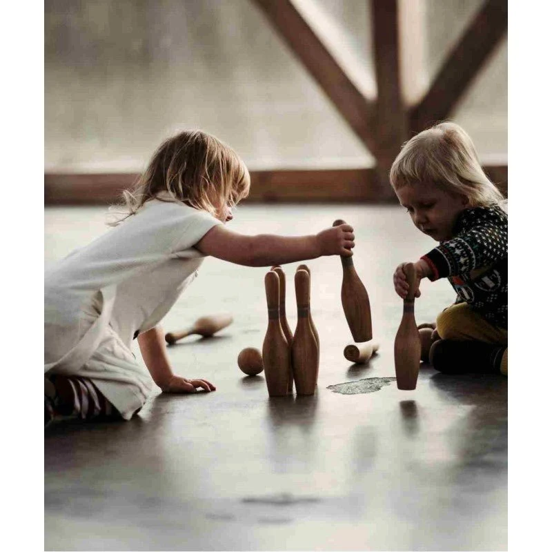 Wooden Story Träbowlingset - 10 kegel & 2 bollar, FSC-certifierat