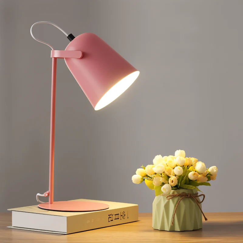 Rotating Table Lamp with Modern Design - Eye-Friendly Lighting Solution