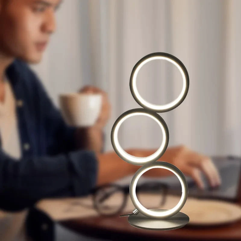 Moderne LED Bordlampe - Justerbar Belysning til Dit Hjem