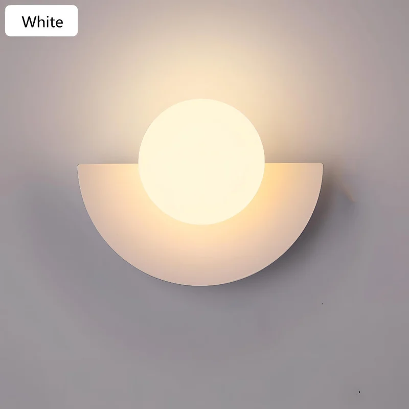Elegant Halvmåne Væglampe i Sort med LED Lys