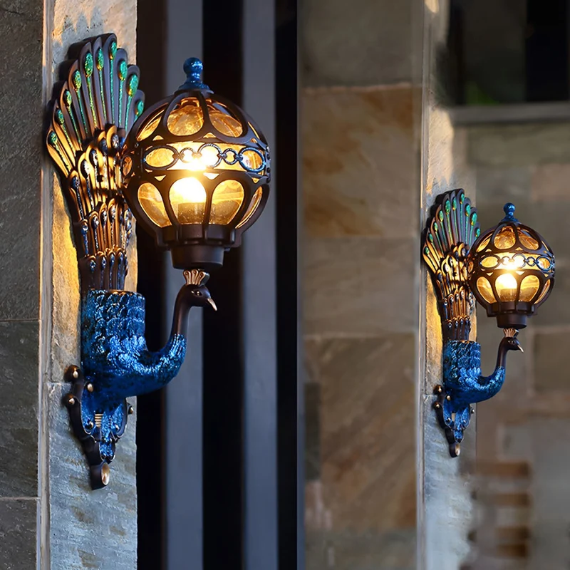 Utomhusvägglampa med vintage påfågeldesign