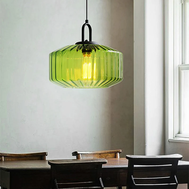 Pendellampa med randig grön glasbas