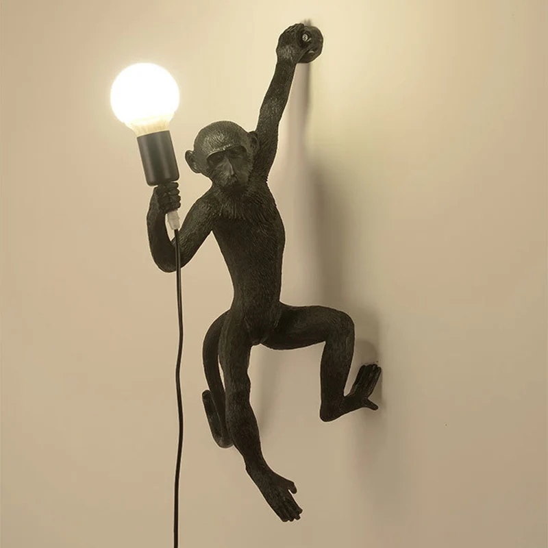 Vägglampa med unik resinapa design