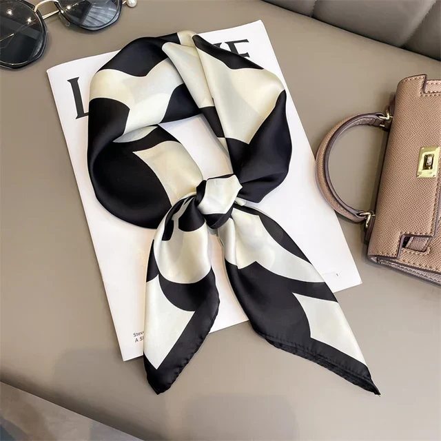 Silk Halstørklæde med Striber | Elegant og Luksuriøs