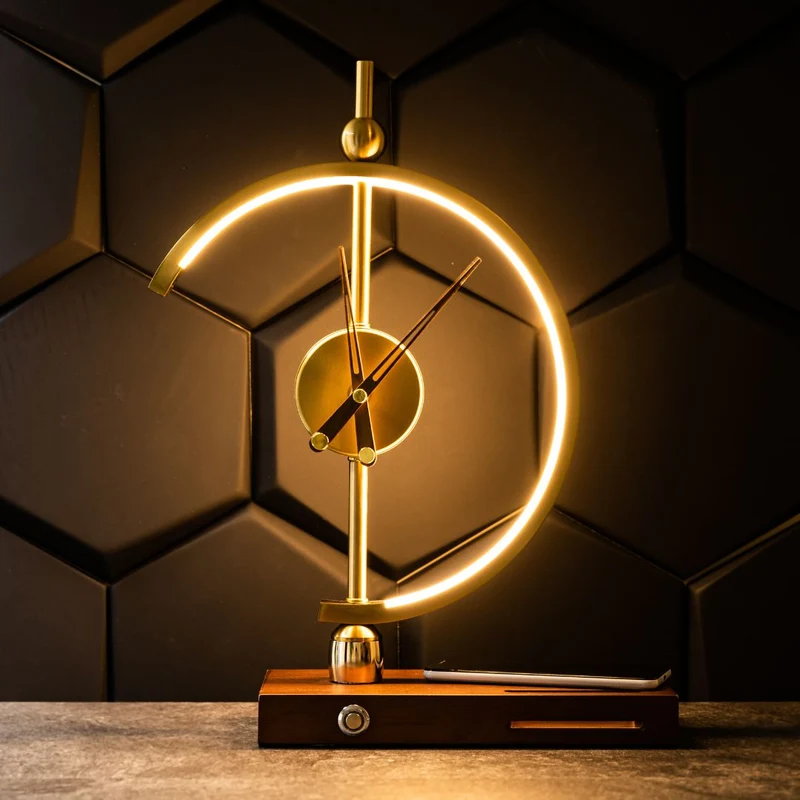 Modern LED Skrivbordslampa med Trådlös Laddare