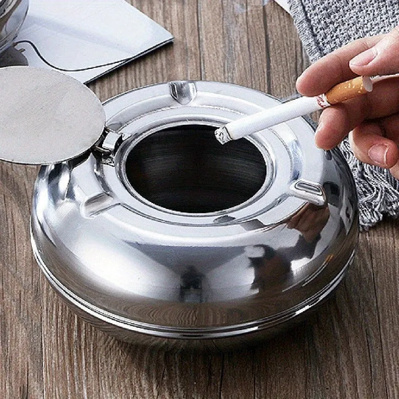 Elegant rustfrit stål askebæger med låg – Vind- og rustsikkert til indendørs og udendørs brug