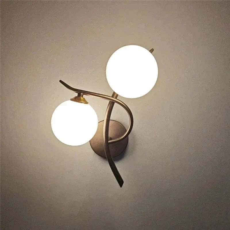 Modern Järn Vägglampa med Glasbollskärm – LED Vägglampor för Inomhus Sovrum och Korridor Sconces