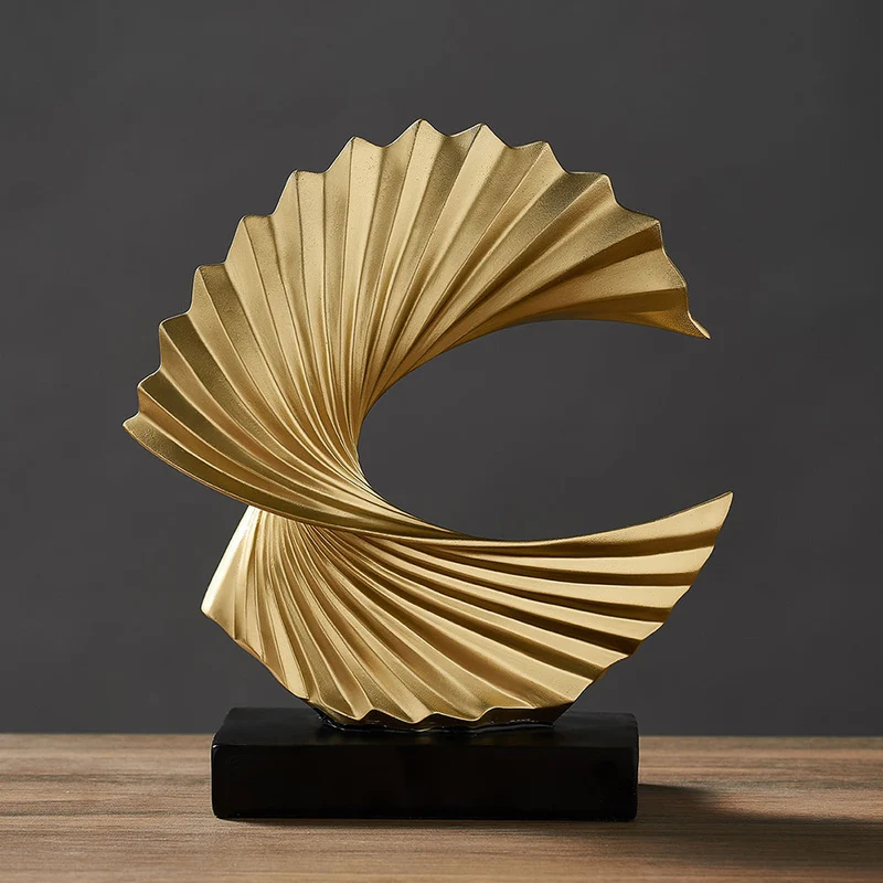 Elegant Halvmåne Skulptur – LunaLuxe