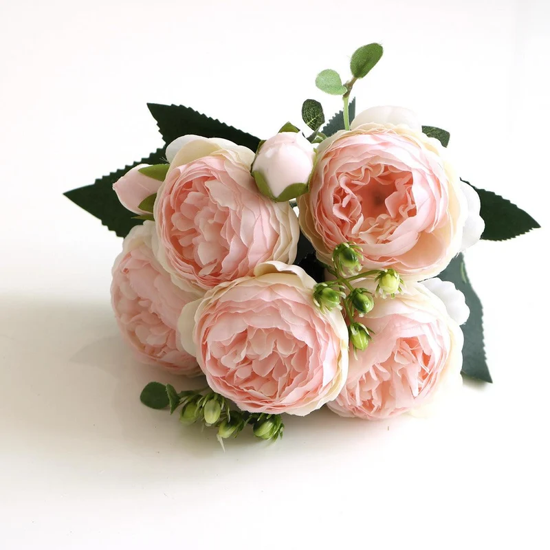Elegant kunstnerisk blomsterarrangement med pæoner - Buket