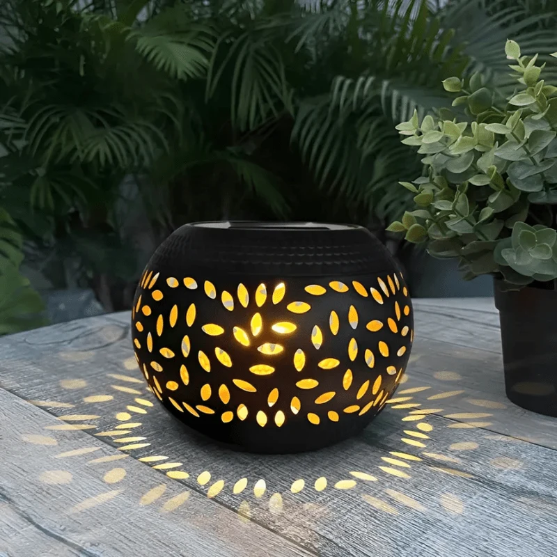 Solarlampe med Magisk Mønster til Haven – Energibesparende Design