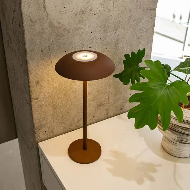 Stilfuld trådløs bordlampe med lang batterilevetid