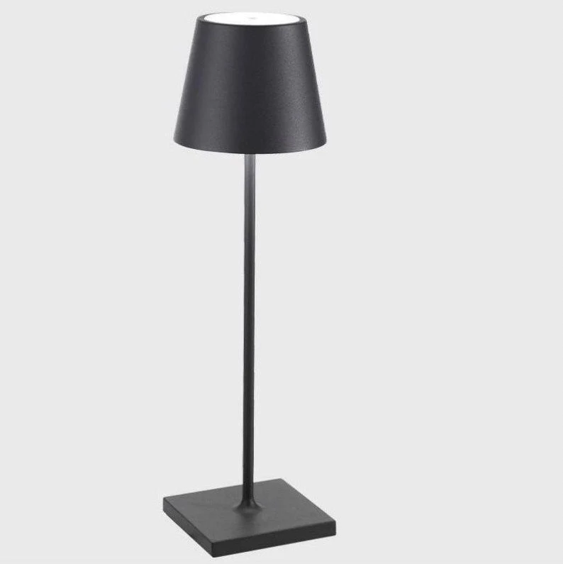 Stilfuld Trådløs Bordlampe - Dæmpbar & Vandtæt LED Lys