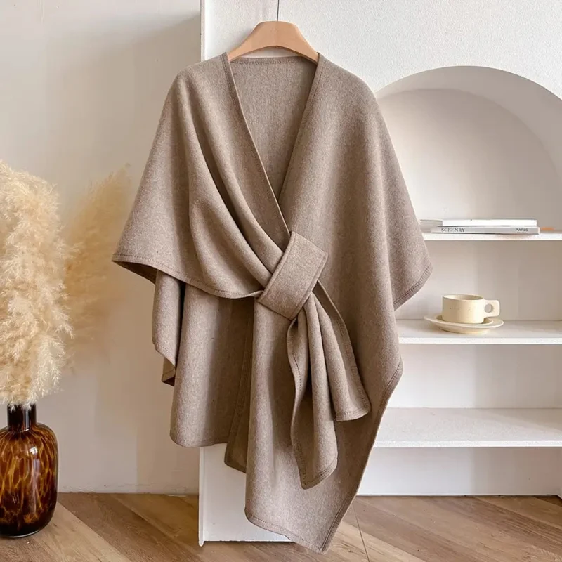 Elegant Poncho til Kvinder - Varm og Vindafvisende