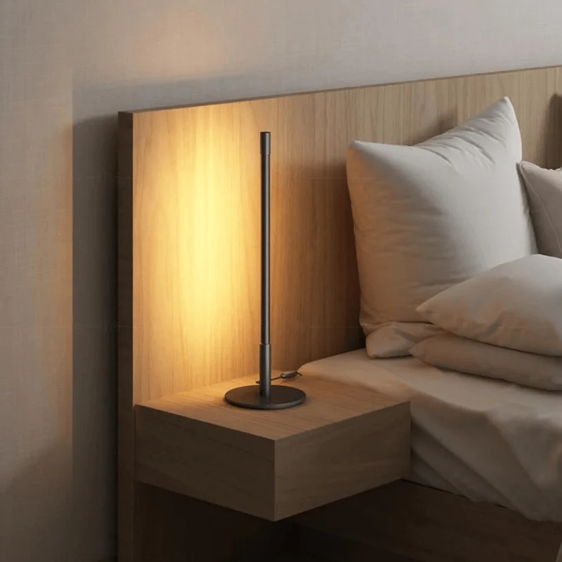 Elegant LED-bordlampe med justerbart varmt amberlys